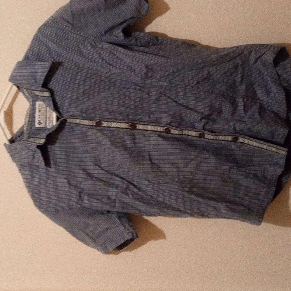 Columbia Short Sleeve button down shirt Size Medium